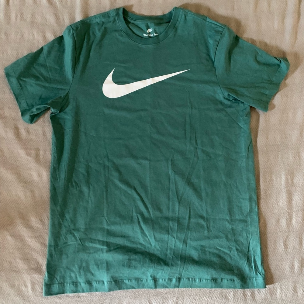 Nike Men's Green Sportswear Sports Tee